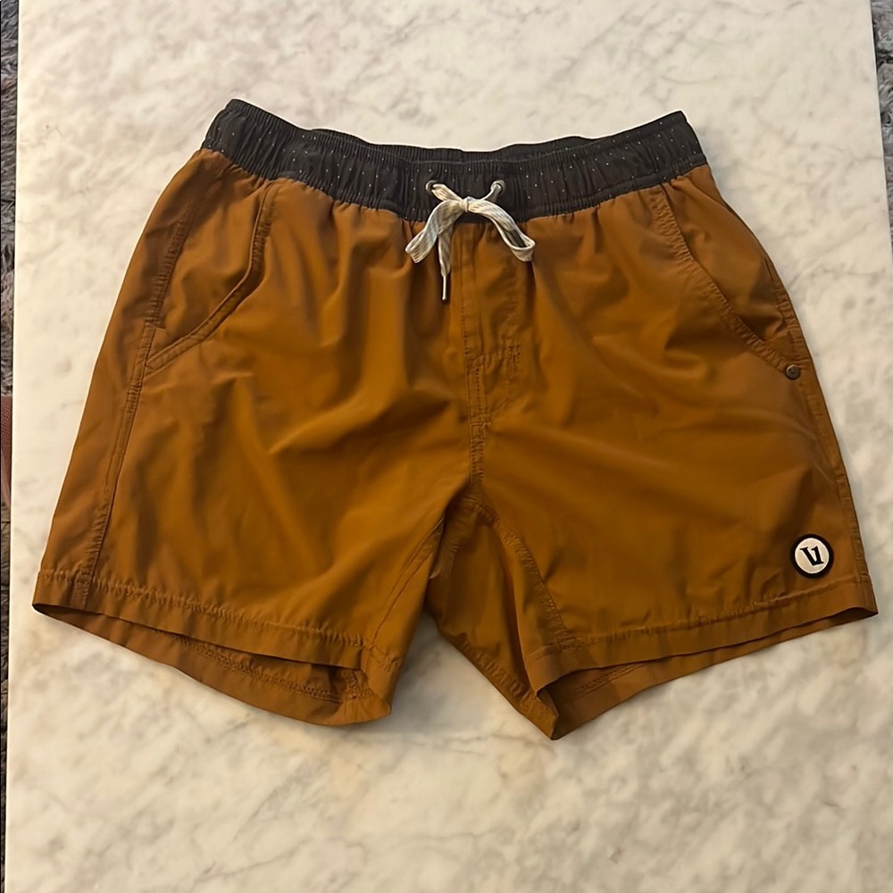 Vuori Kore Orange Brown Lined Shorts 5” Inseam Size Small